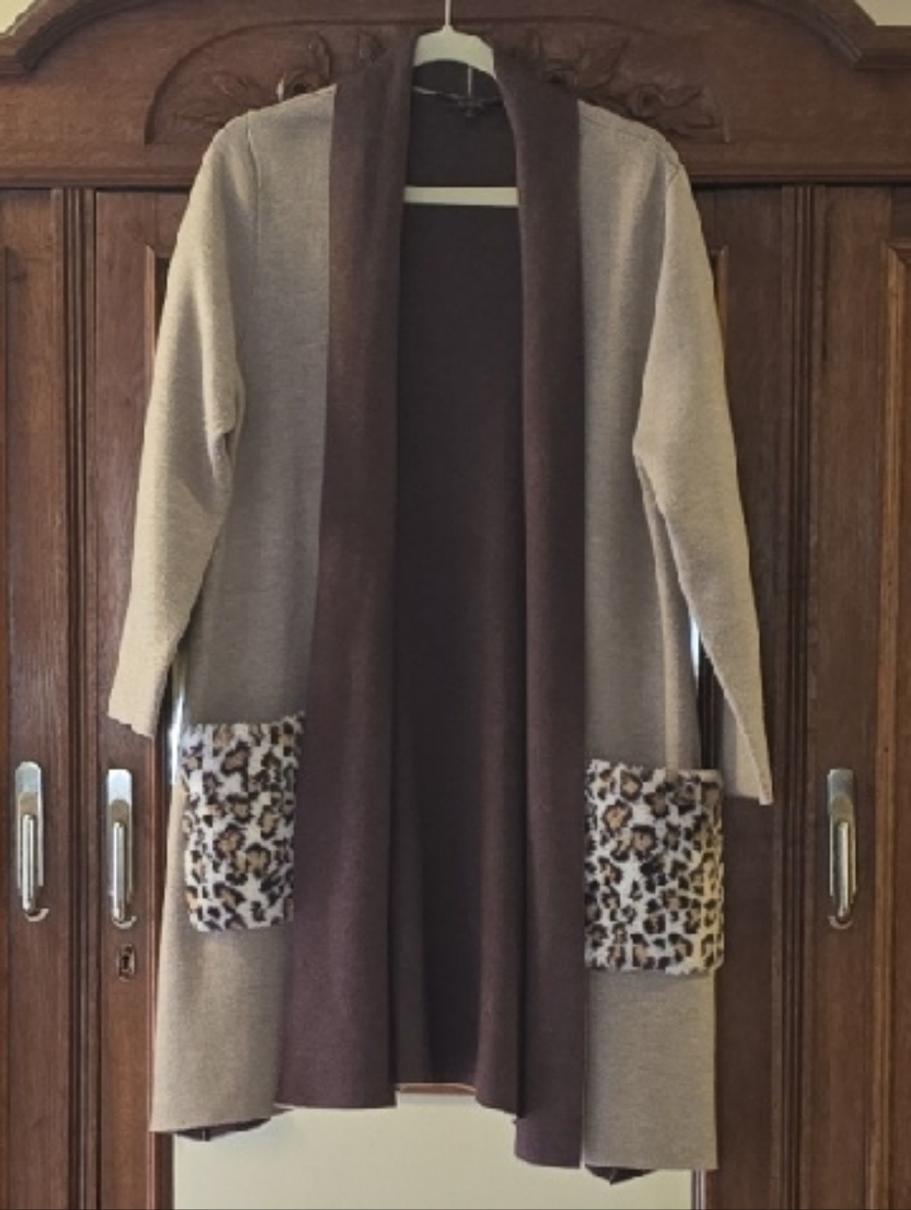 Max Sport Two-Tone Cardigan with Leopard Patch Pockets - Brown & Cream